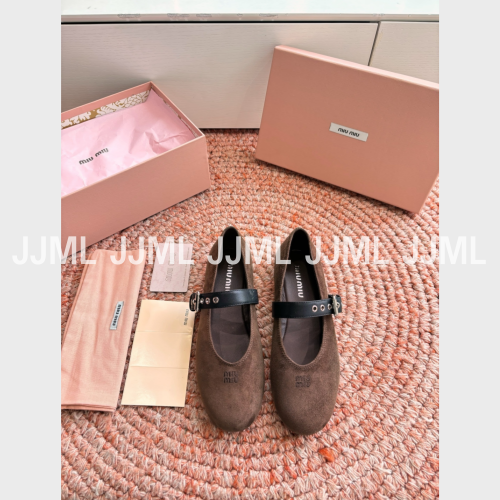 미우미우 스웨이드 발레리나 슈즈 브라운