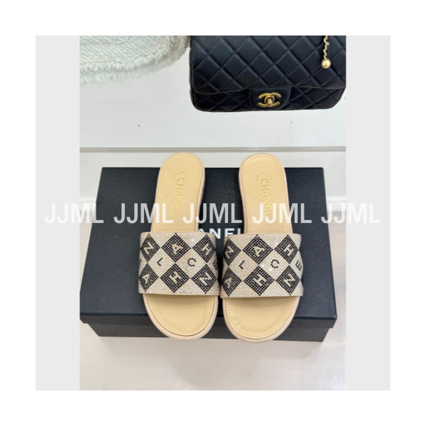 샤넬 큐빅 로고 패브릭 밸크로 샌들 베이지