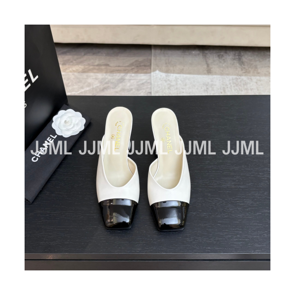 샤넬 20C 파리 인 로마 뮬 아이보리