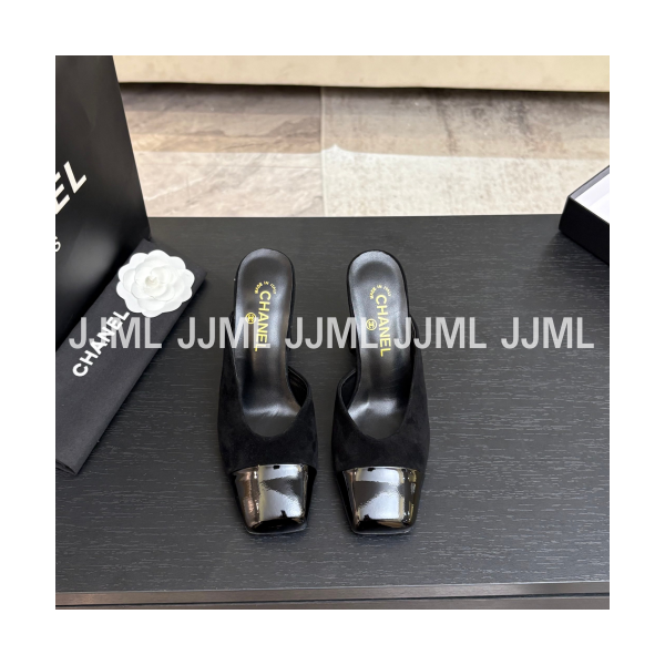 샤넬 20C 파리 인 로마 뮬 블랙