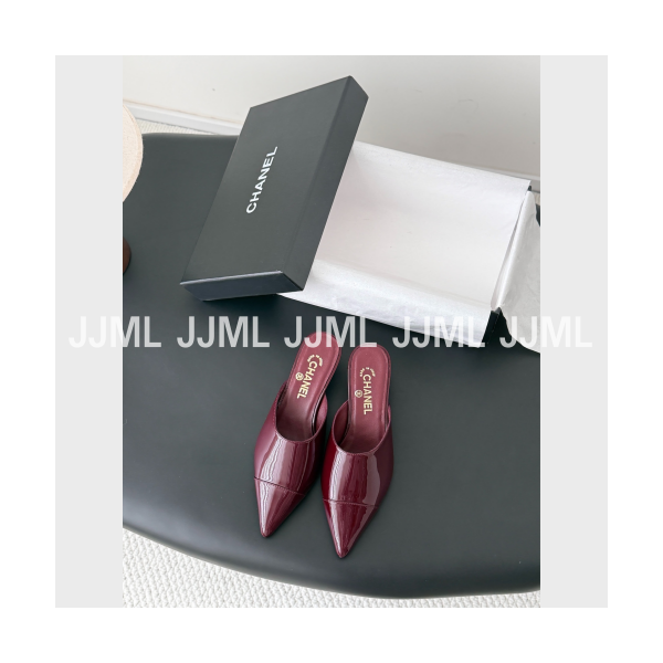 샤넬 스틸레토 뮬 버건디