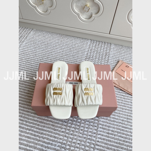 미우미우 마테라쎄 나파 가죽 슬라이드 아이보리