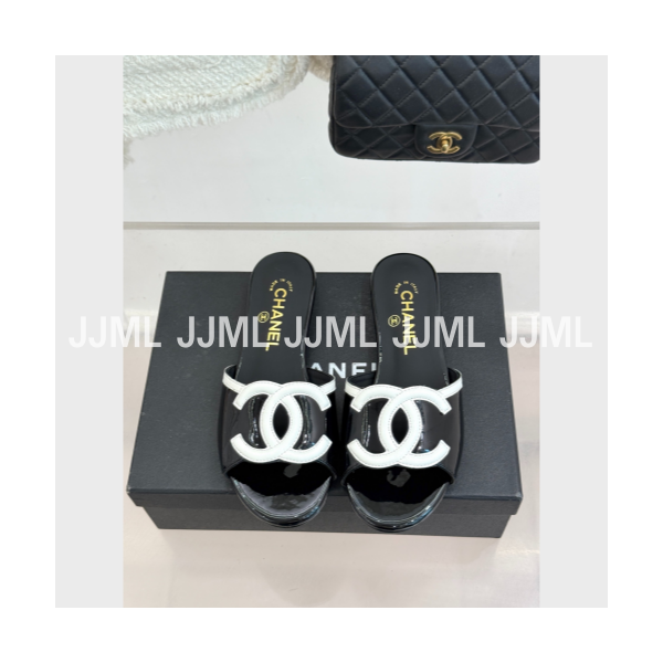 샤넬 26S CC 로고 슬리퍼 블랙