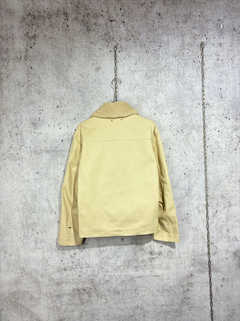 긴팔 티셔츠 아이보리 색상 이미지-S128L19