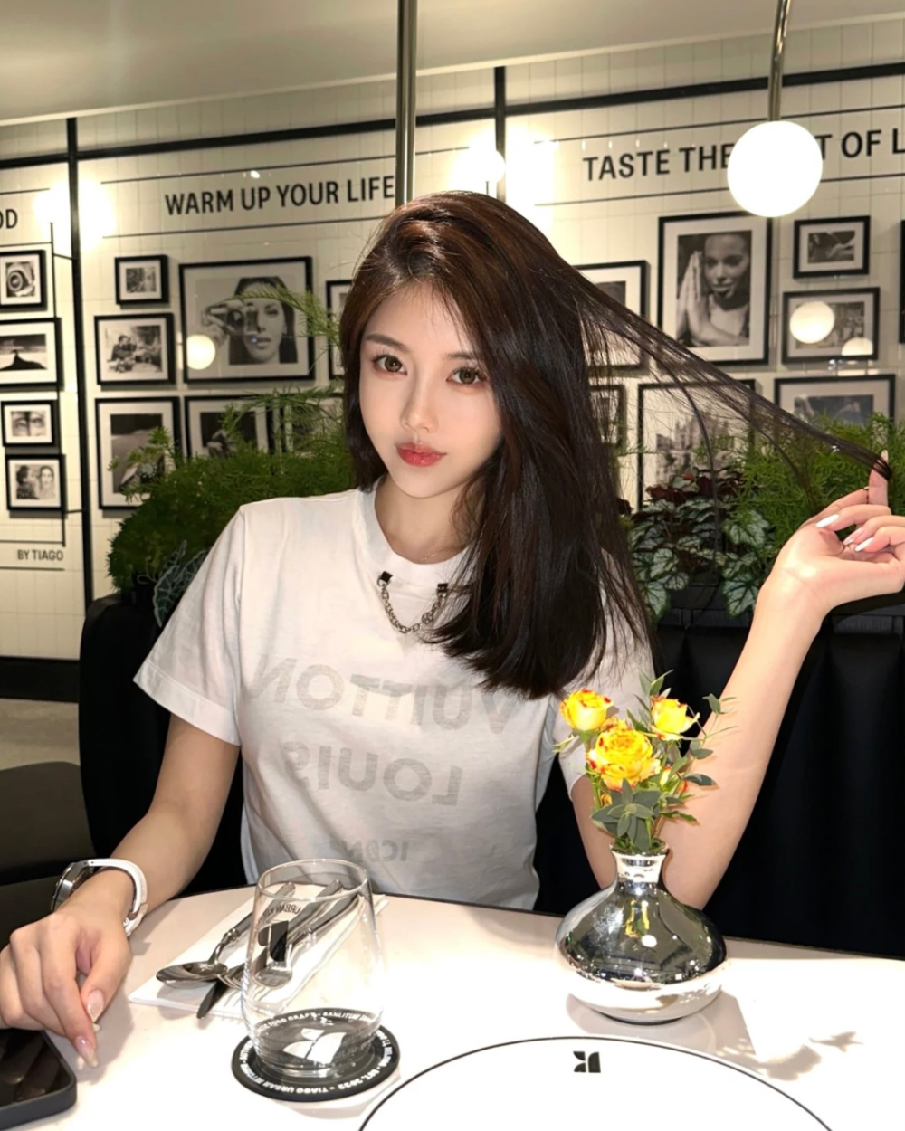 반팔 티셔츠 모델 착용 이미지-S50L16