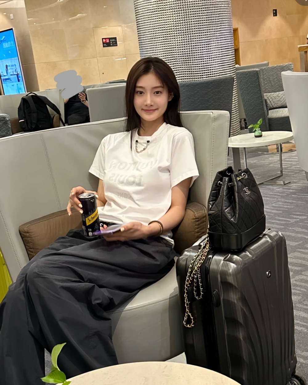 반팔 티셔츠 모델 착용 이미지-S50L17