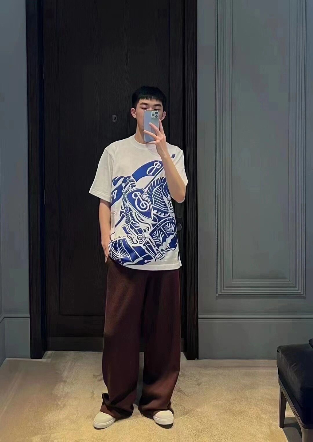 반팔 티셔츠 모델 착용 이미지-S173L17