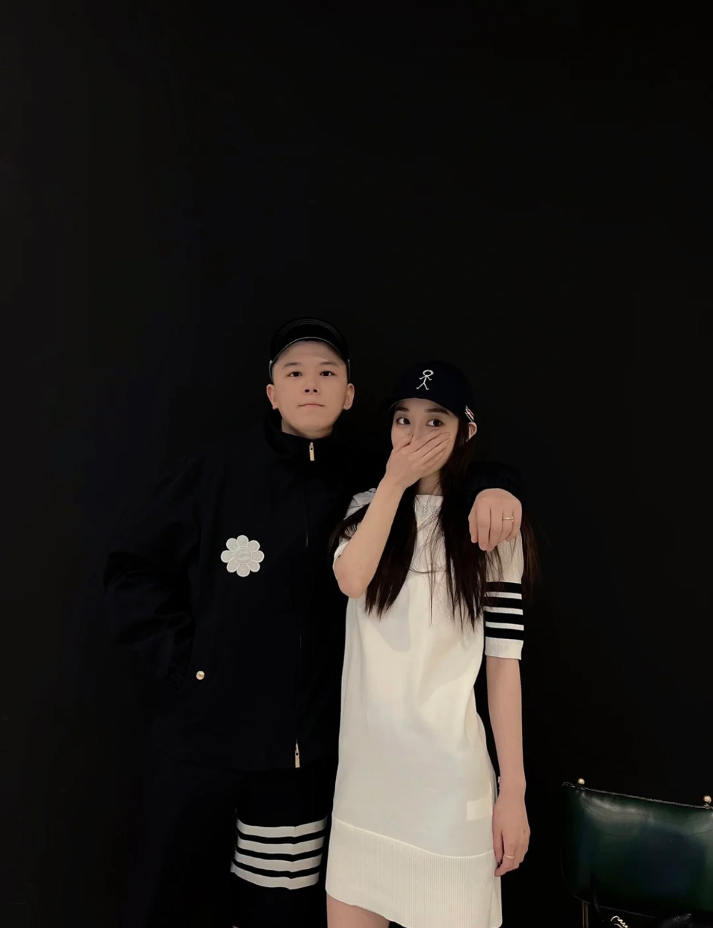 반팔 티셔츠 모델 착용 이미지-S35L10
