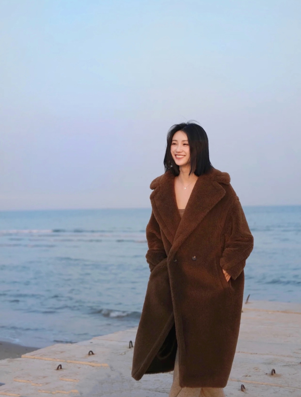 코트 모델 착용 이미지-S209L12