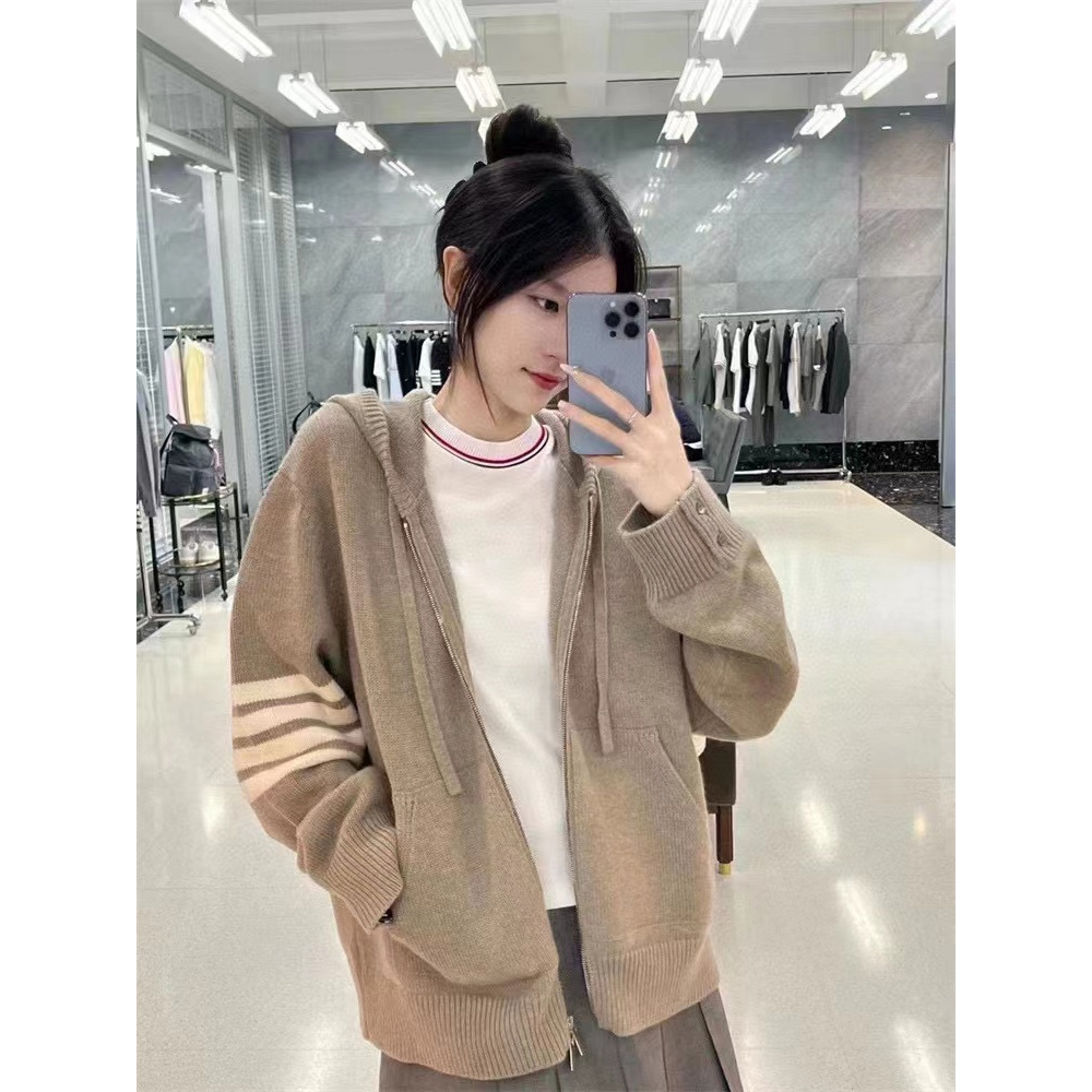 긴팔 티셔츠 모델 착용 이미지-S58L9