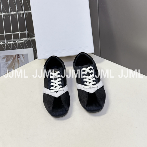 셀린느 트리옹프 레이서 로우탑 스니커즈 블랙 화이트