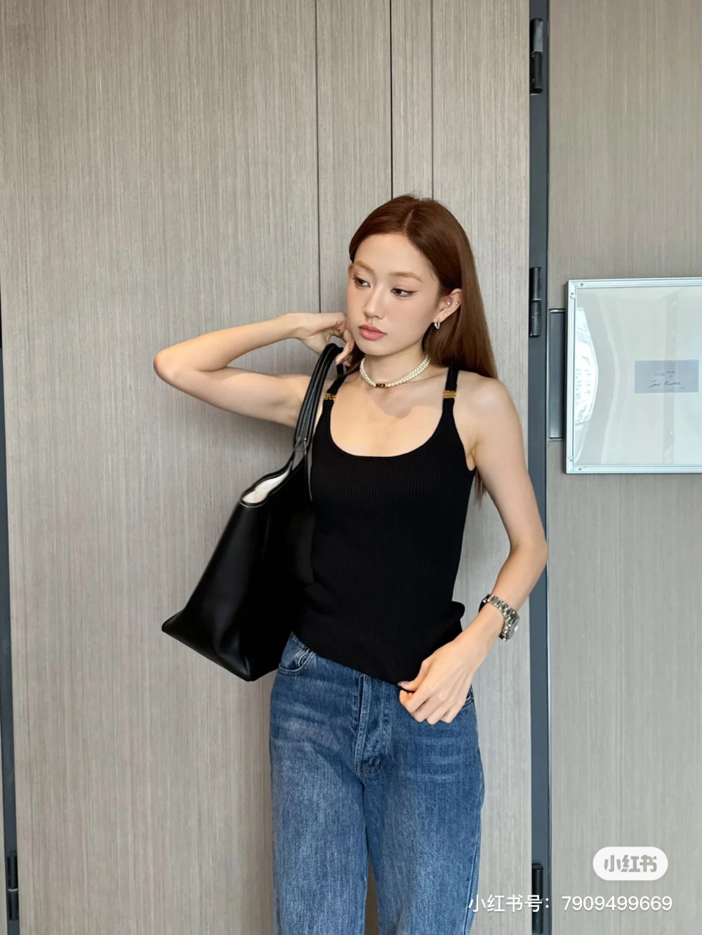 민소매 모델 착용 이미지-S37L5