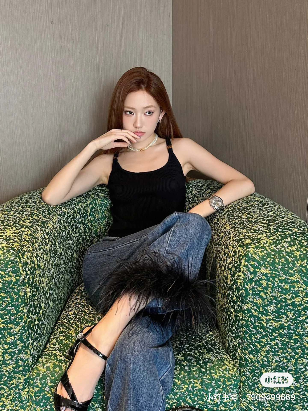 민소매 모델 착용 이미지-S37L6