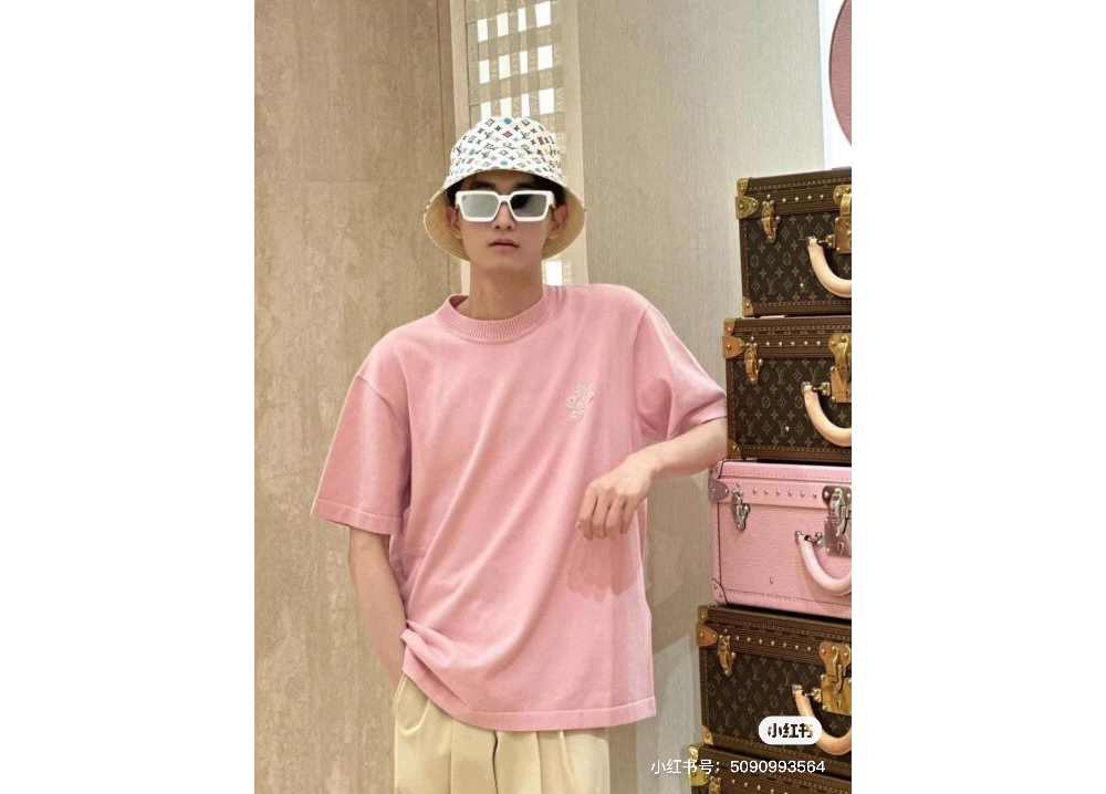 반팔 티셔츠 모델 착용 이미지-S32L7