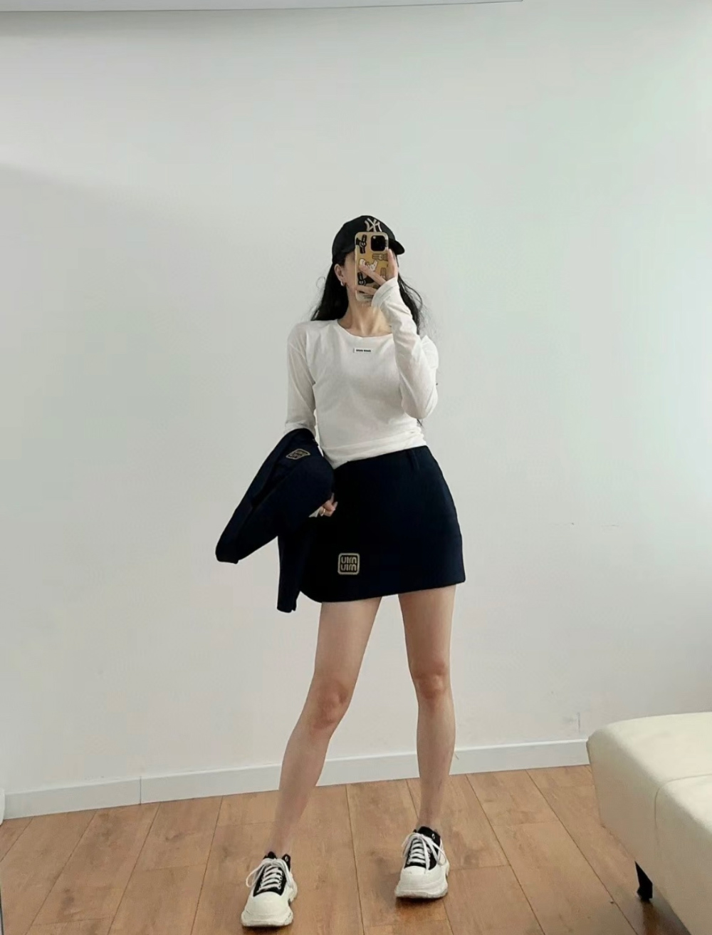미니 스커트 모델 착용 이미지-S57L5