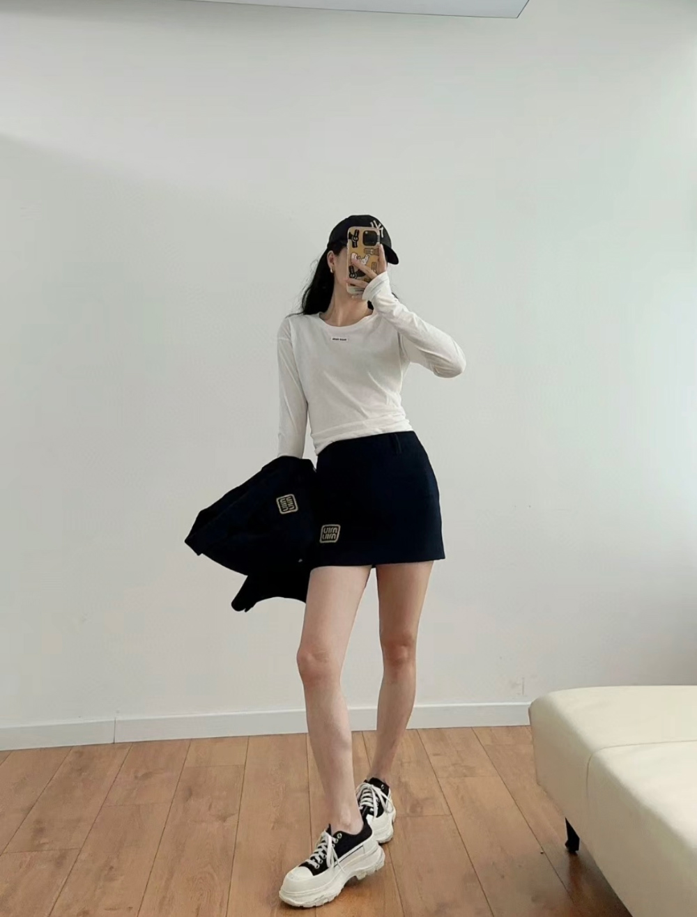미니 스커트 모델 착용 이미지-S57L6