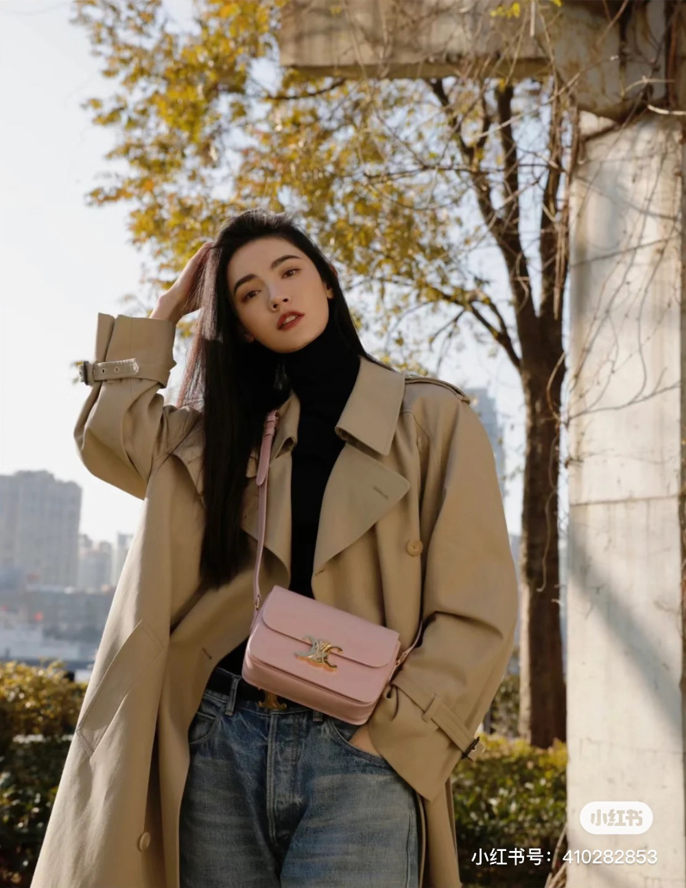 가방 모델 착용 이미지-S65L19