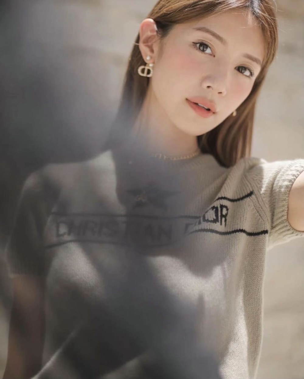 반팔 티셔츠 모델 착용 이미지-S27L10