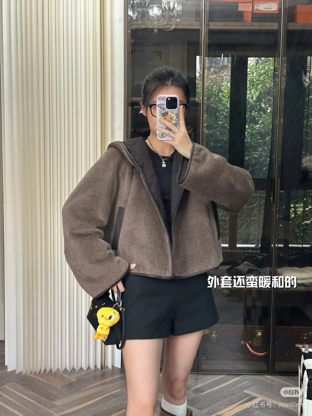 패딩 모델 착용 이미지-S103L11