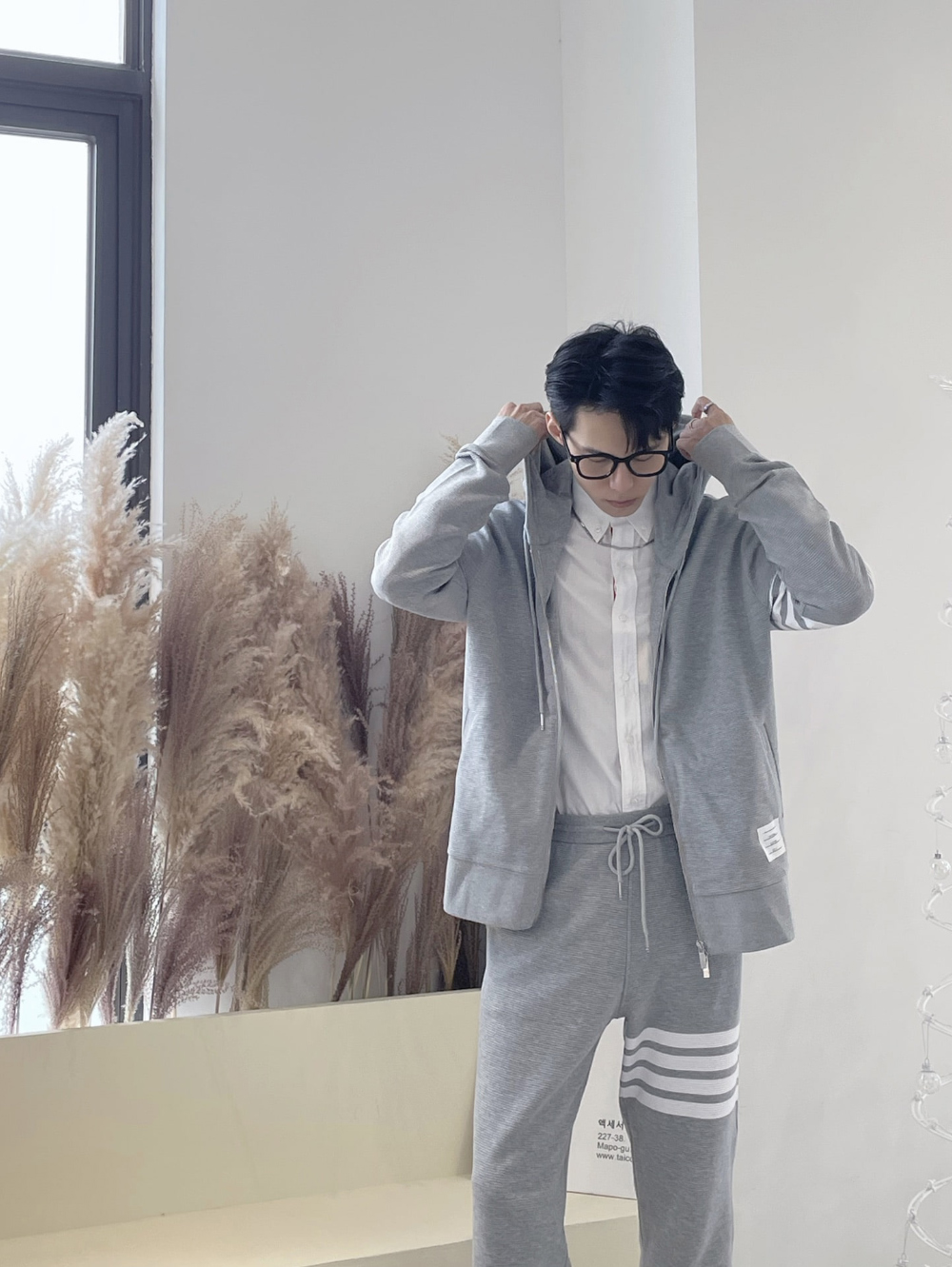 바지 모델 착용 이미지-S885L4