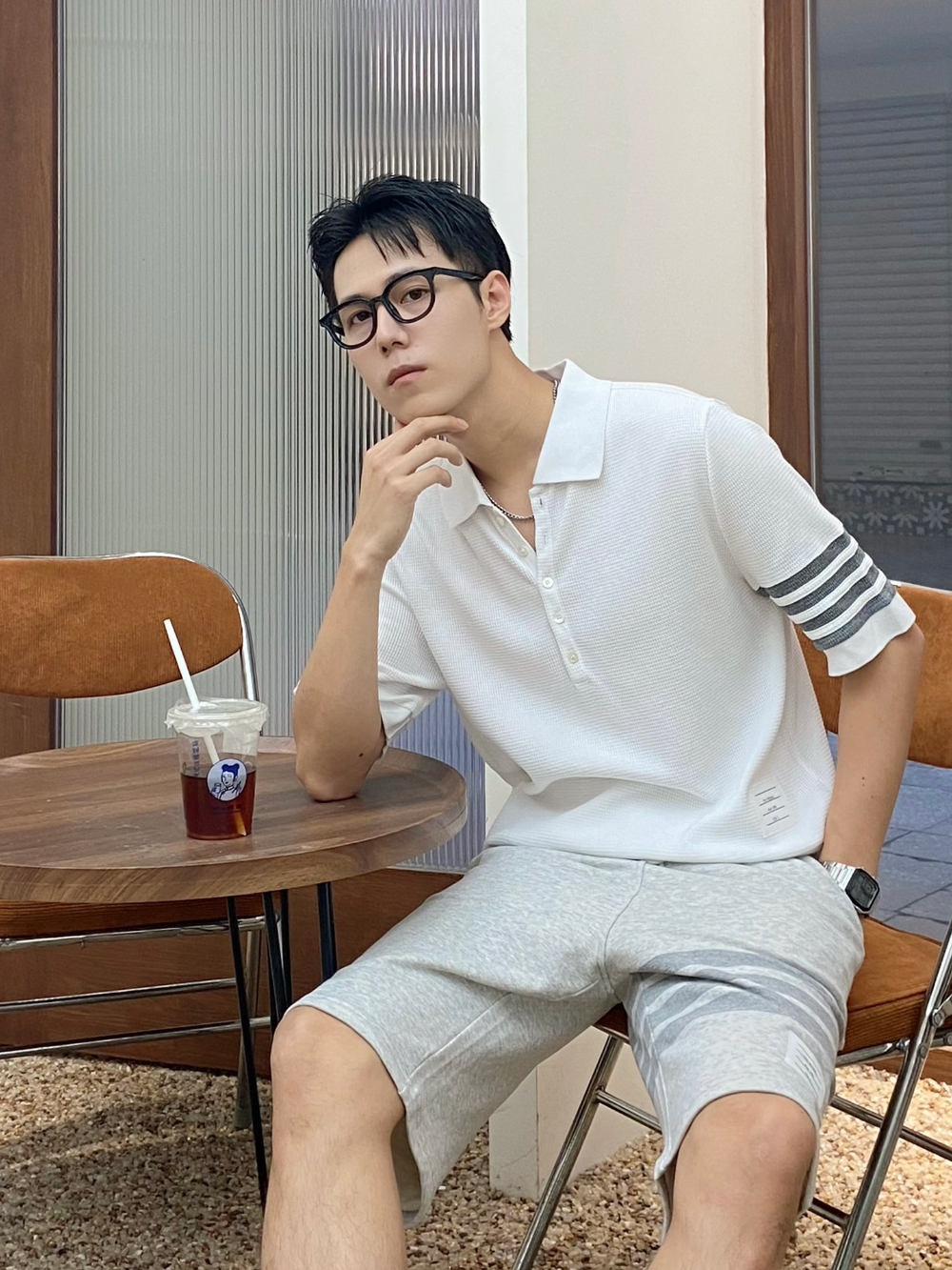 반팔 티셔츠 모델 착용 이미지-S948L16