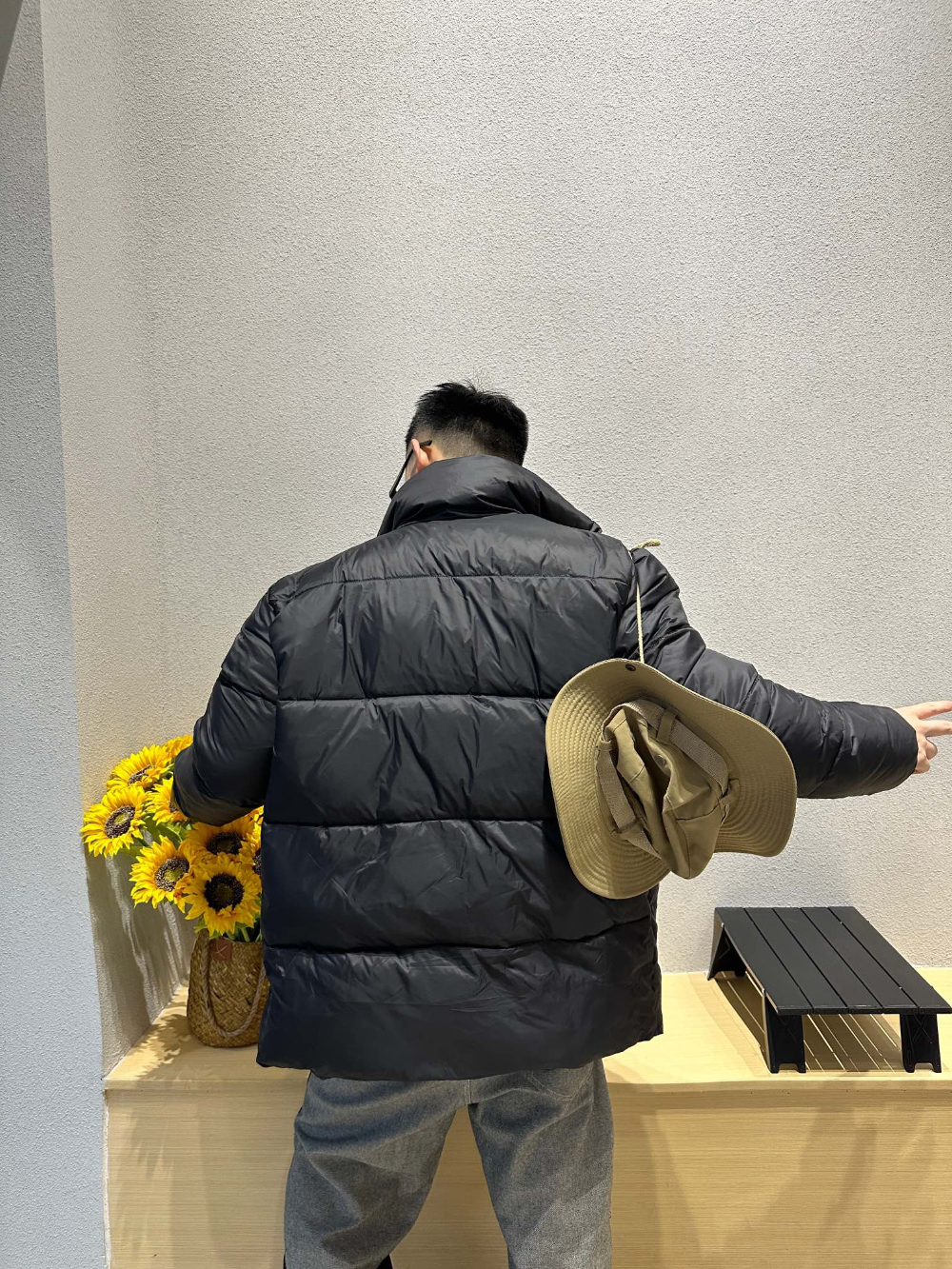 패딩 모델 착용 이미지-S284L5