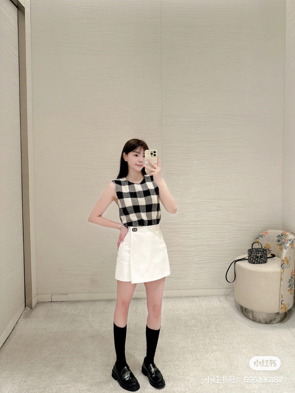 민소매 모델 착용 이미지-S52L17