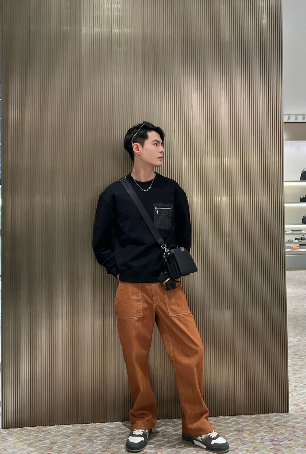 긴팔 티셔츠 모델 착용 이미지-S80L10