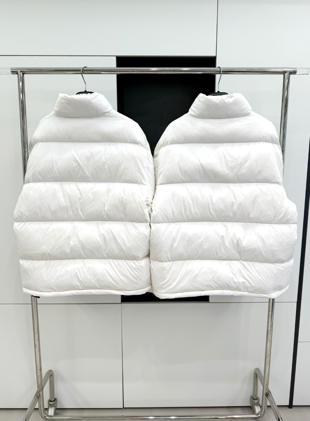 패딩 화이트 색상 이미지-S136L15