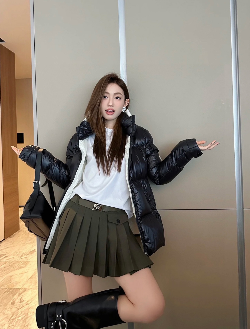 미니 스커트 모델 착용 이미지-S35L12