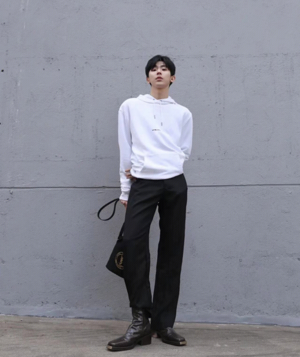 가방 모델 착용 이미지-S58L11