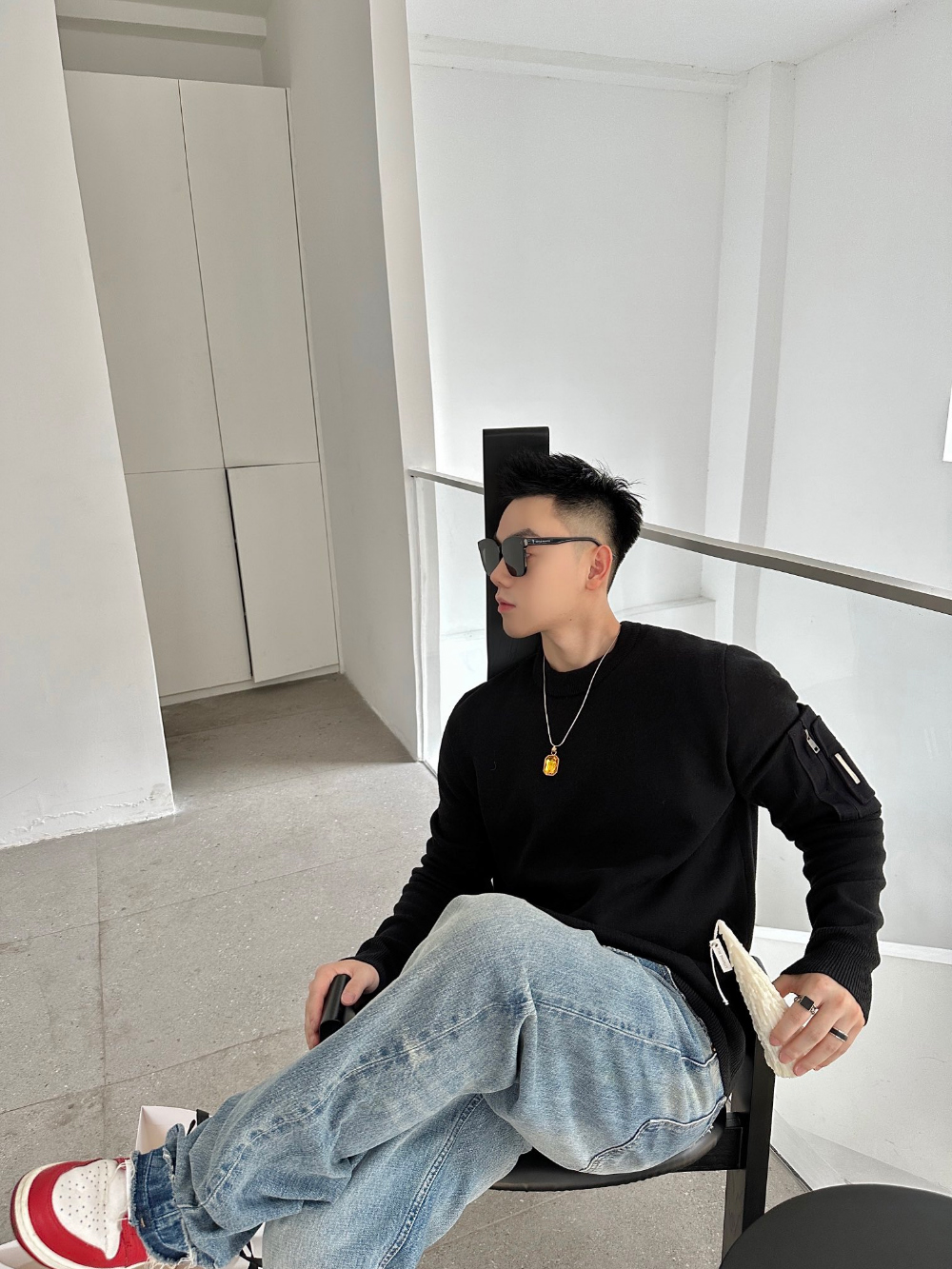 긴팔 티셔츠 모델 착용 이미지-S270L9