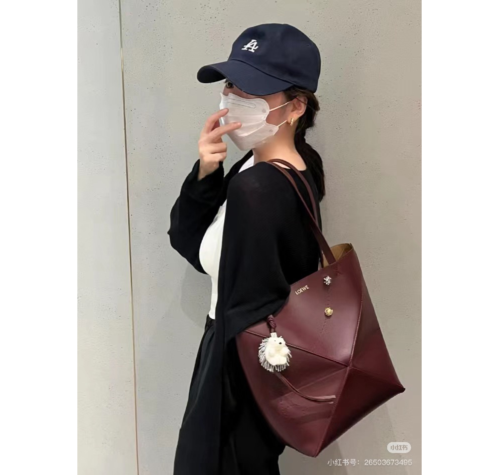 가방 모델 착용 이미지-S143L3