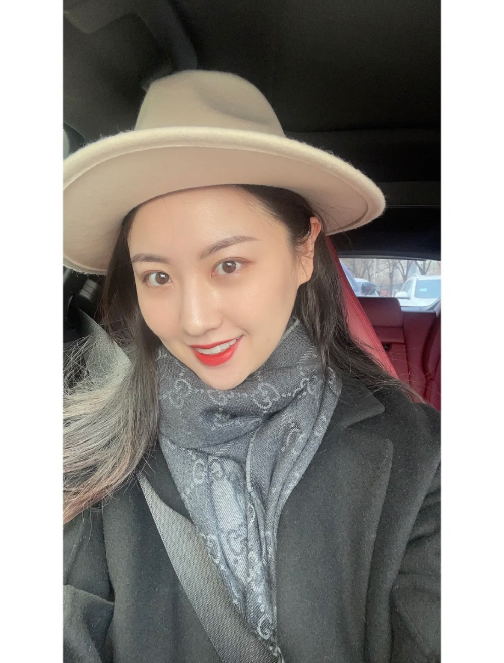 머플러 모델 착용 이미지-S67L6