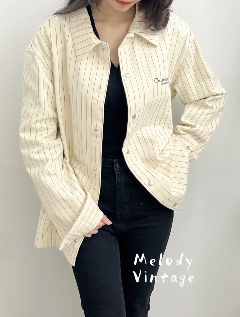 긴팔 티셔츠 모델 착용 이미지-S169L4