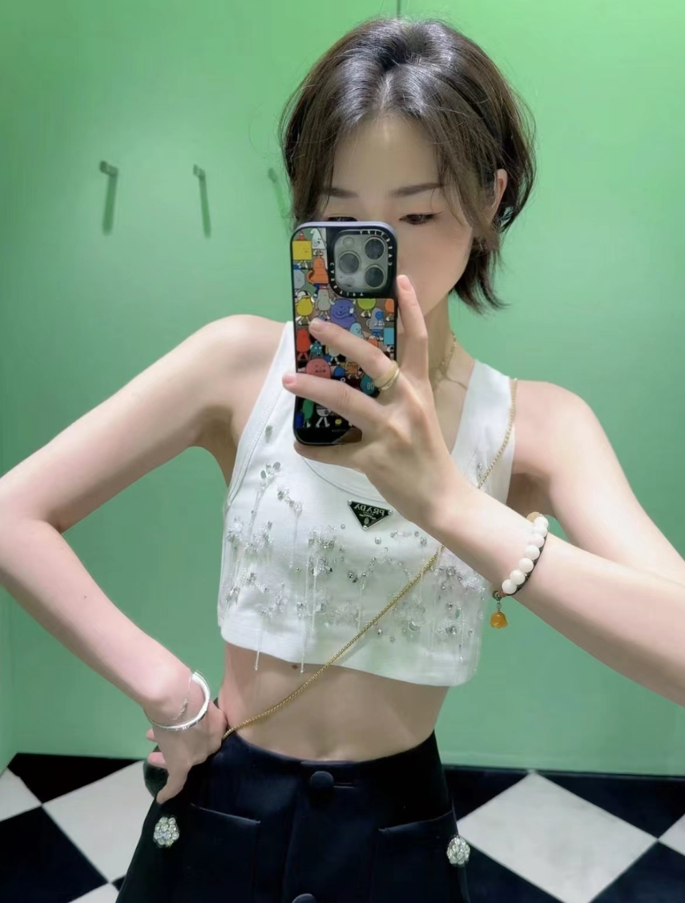 민소매 모델 착용 이미지-S22L3
