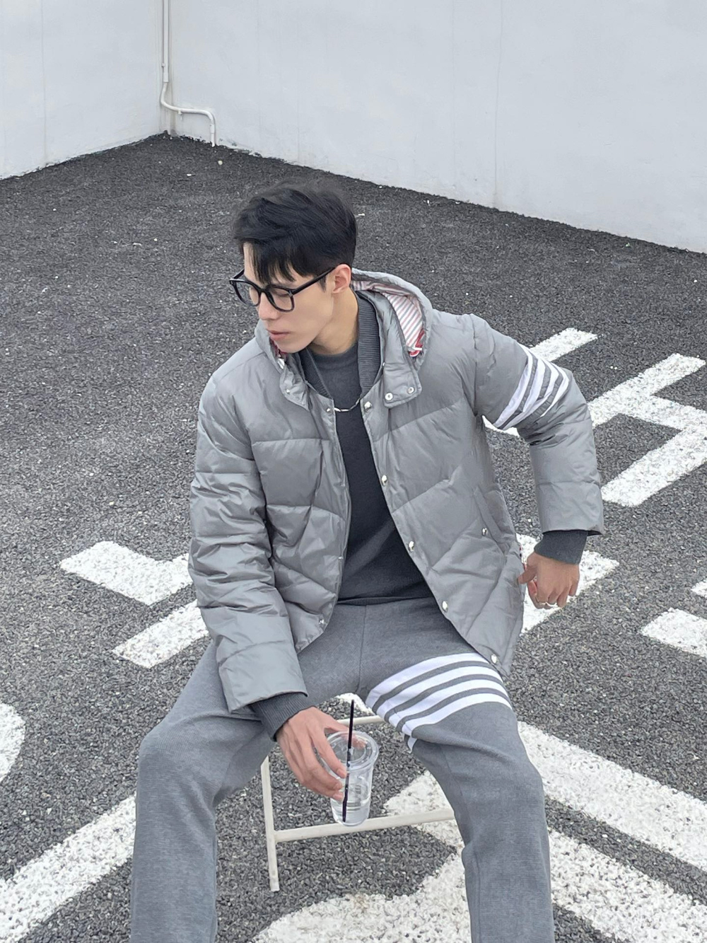 패딩 모델 착용 이미지-S1L13