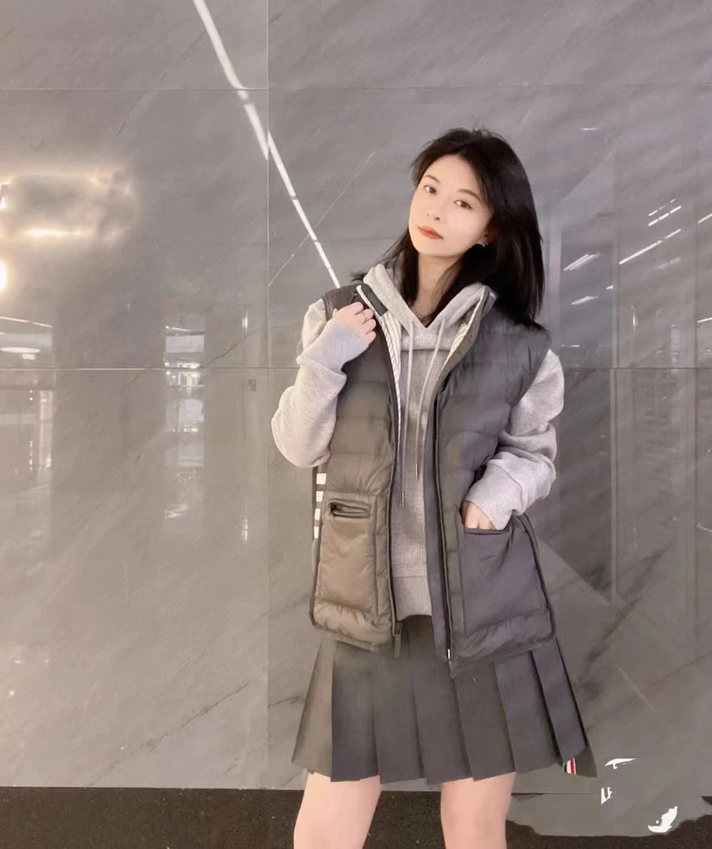 패딩 모델 착용 이미지-S8L6