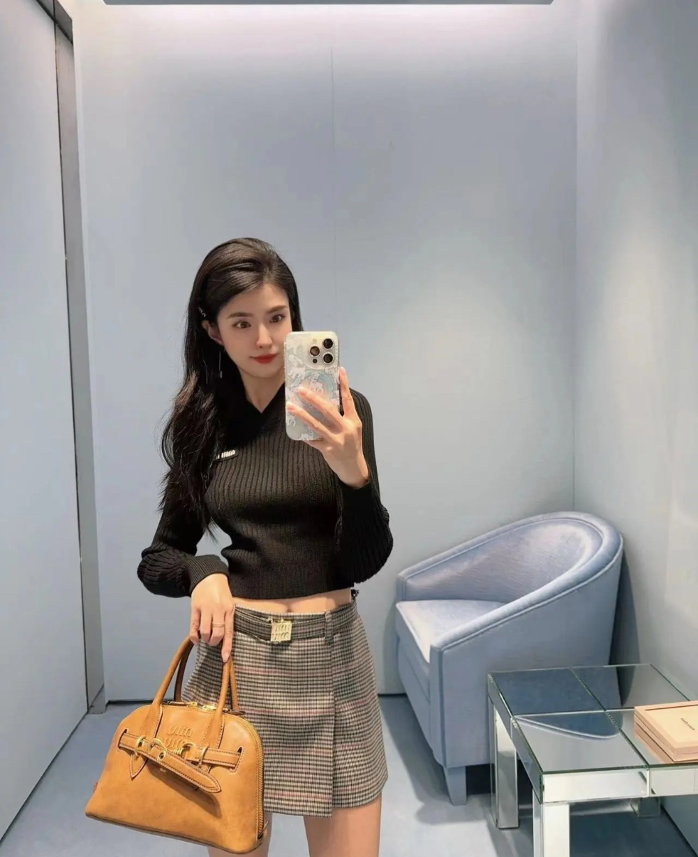 긴팔 티셔츠 모델 착용 이미지-S58L7