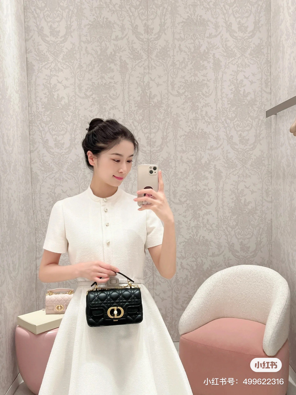 가방 모델 착용 이미지-S54L18