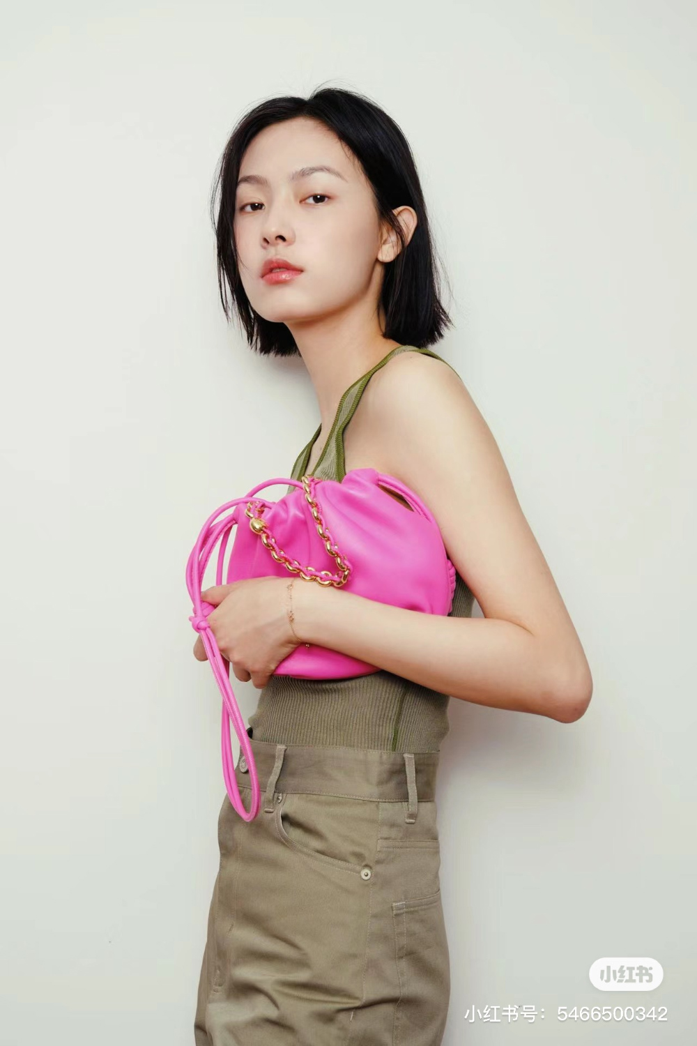 가방 모델 착용 이미지-S80L5