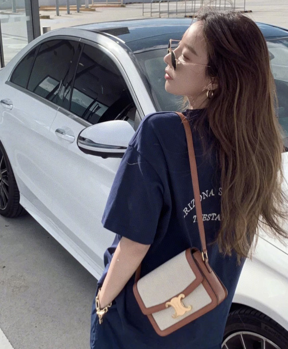 가방 모델 착용 이미지-S64L15