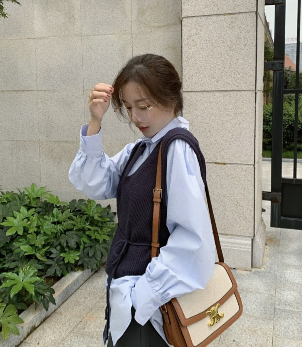 가방 모델 착용 이미지-S64L12
