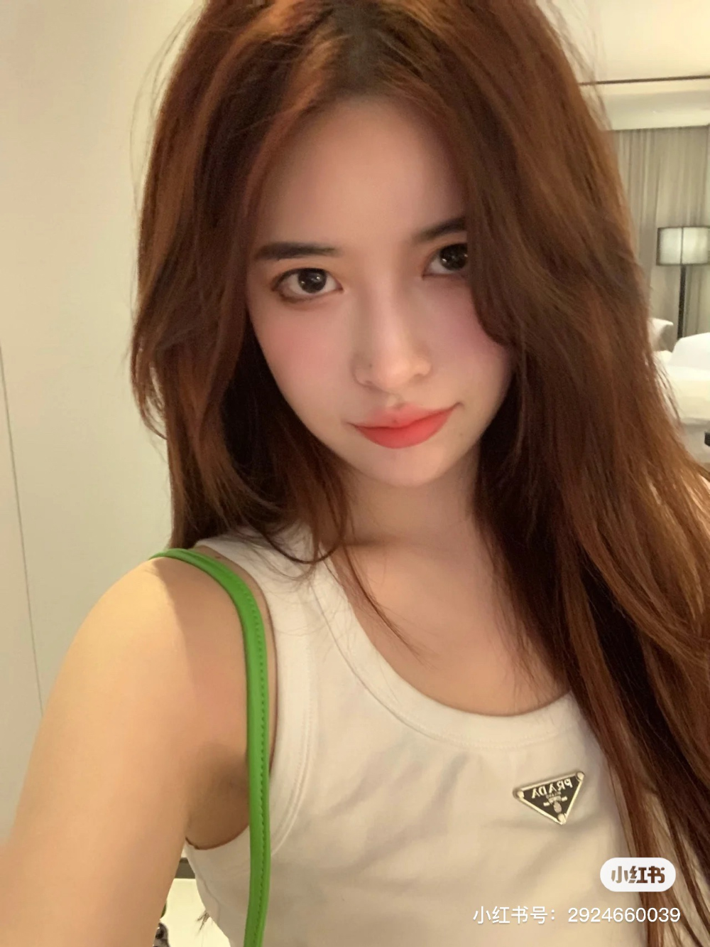민소매 모델 착용 이미지-S1121L10