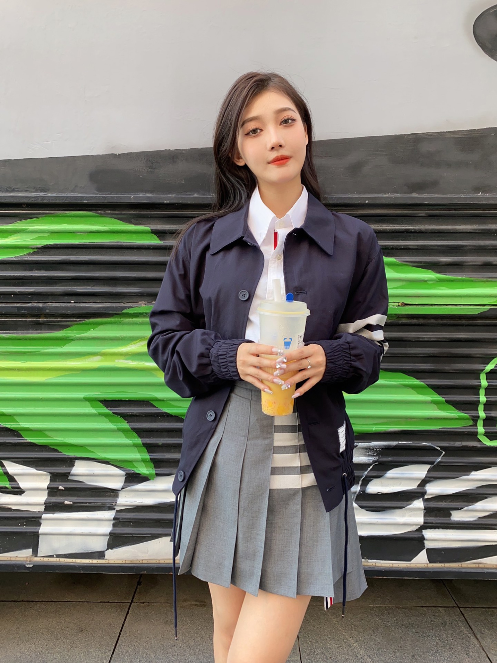 반팔 티셔츠 모델 착용 이미지-S54L7