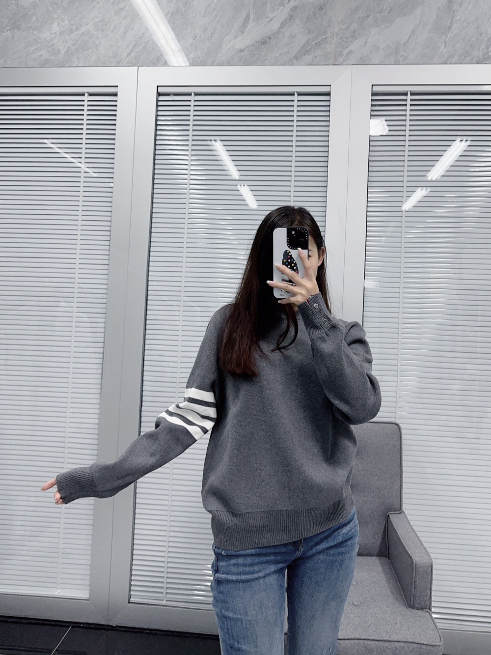 긴팔 티셔츠 모델 착용 이미지-S46L10