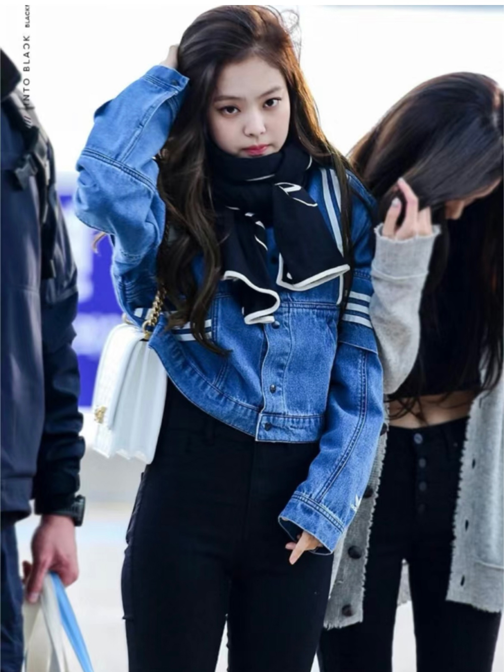 머플러 모델 착용 이미지-S54L4