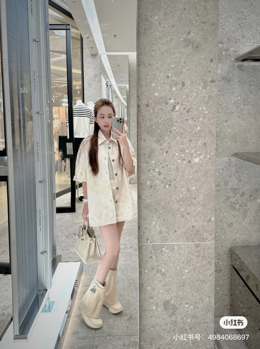 반팔 티셔츠 모델 착용 이미지-S84L7
