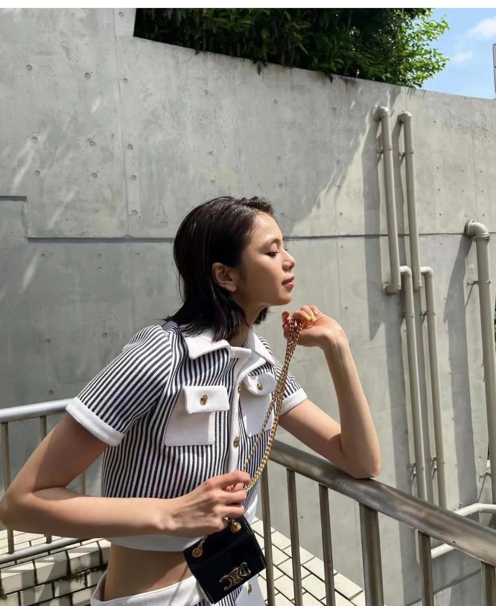 가방 모델 착용 이미지-S58L7