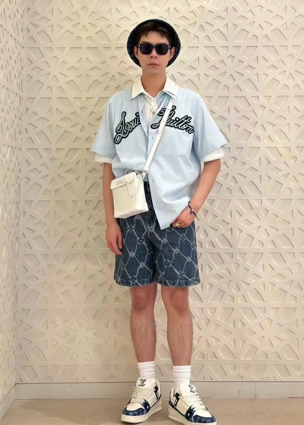 긴팔 티셔츠 모델 착용 이미지-S68L7
